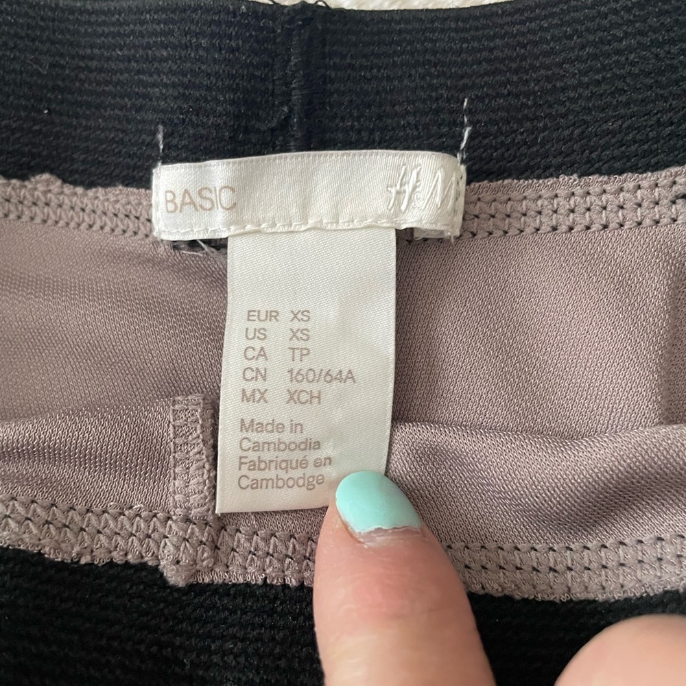 H&M Basic Collection Taupe Flowy Shorts with Black Waistband - Picture 2 of 6